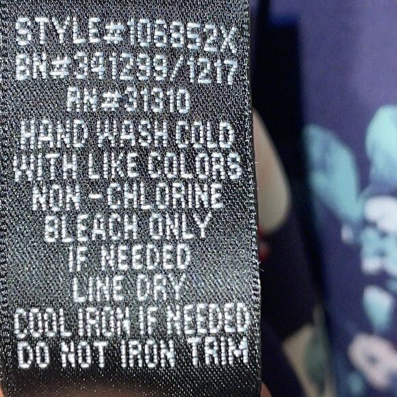 A. Byer floral cold open 3/4 sleeve keyhole neck and back w gold metal detail M - Picture 10 of 12